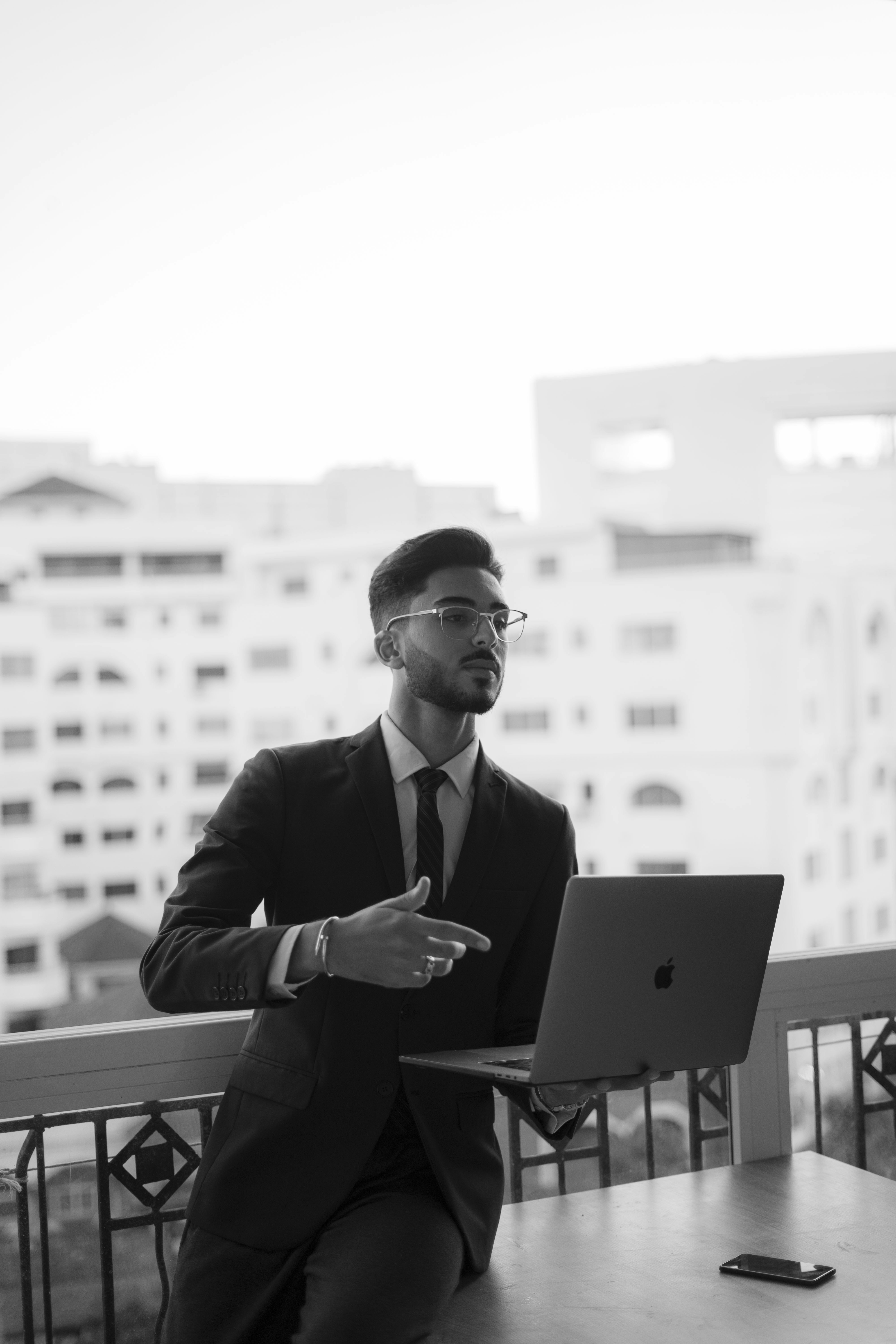 Finance professional aan het werk